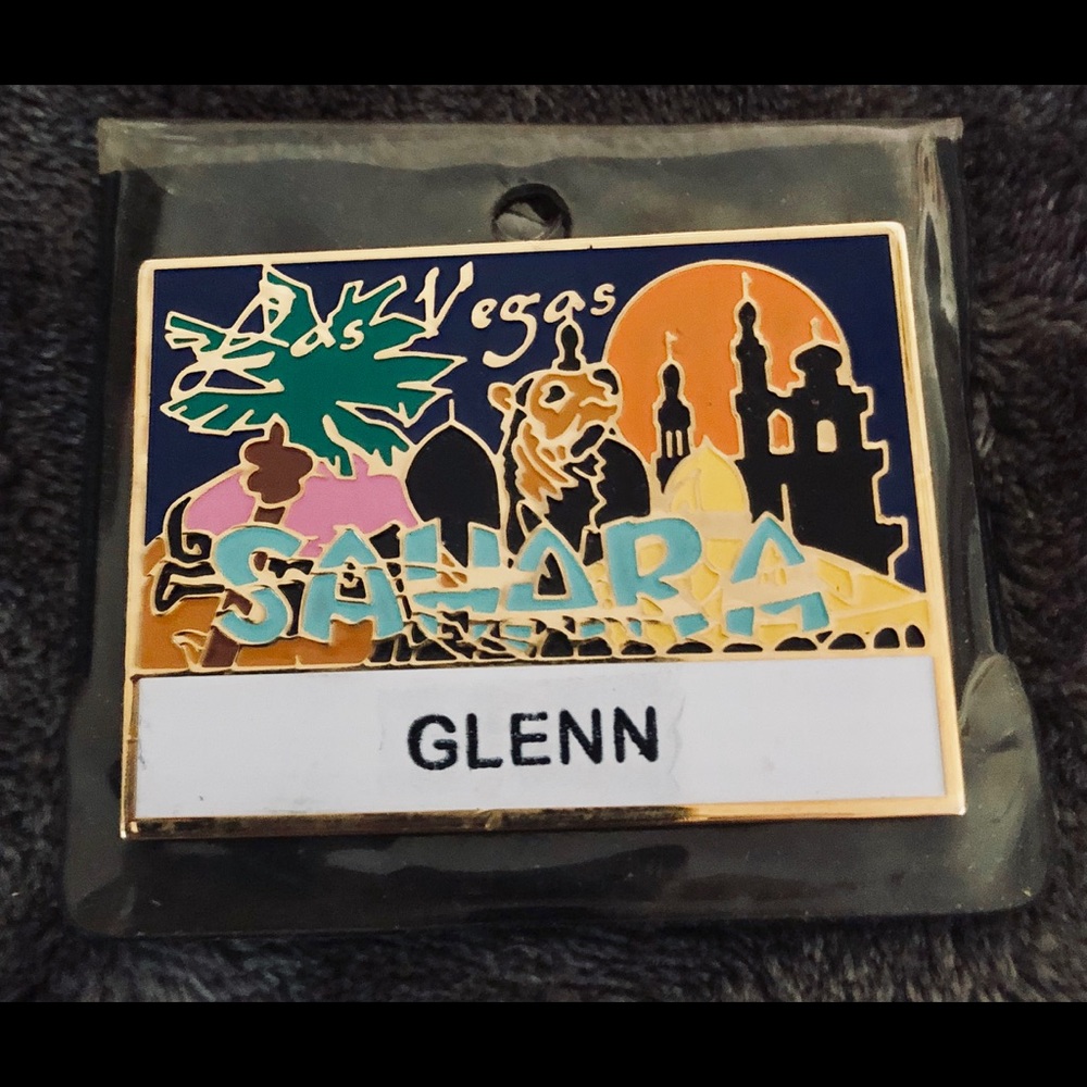 2 EXTICT SAHARA CASINO Las Vegas Magnet Souvenirs - Picture 2 of 11